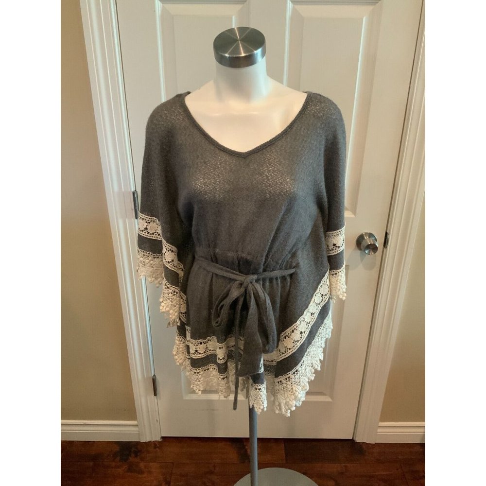 Ryu Lavender Knit Poncho w/ Lace Trim, Size Medium NWT! $74
